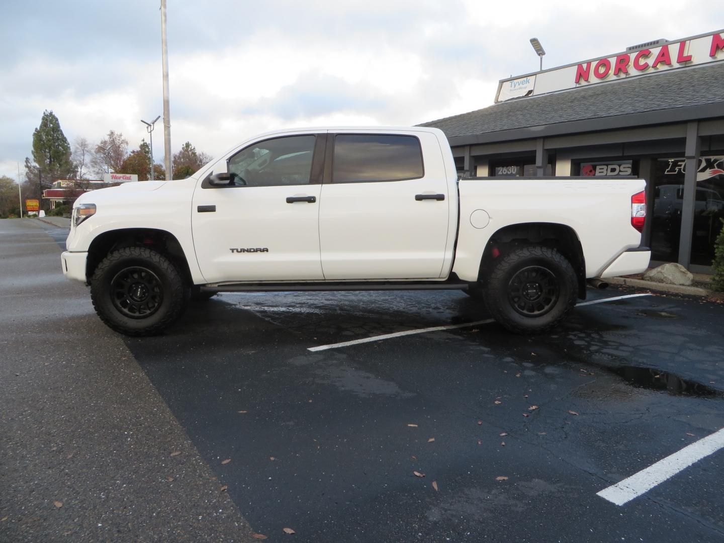 2020 White /BLACK Toyota Tundra SR5 5.7L V8 CrewMax 4WD (5TFDY5F12LX) with an 5.7L V8 DOHC 32V engine, 6A transmission, located at 2630 Grass Valley Highway, Auburn, CA, 95603, (530) 508-5100, 38.937893, -121.095482 - Clean tundra featuring a level kit, Icon Vehicle Dynamicxs upper control arms, 18" Method NV wheels, 35" BFG KO2 tires, Rocksliders, Retrax bedcover, Rigid Industries fog lights, RoadActive Suspension Custom Leaf Spring Enhancement Kit. - Photo#7